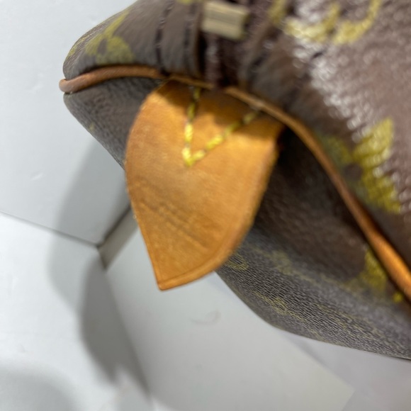 Louis Vuitton Speedy 35 in Monogram comes with lock , key and dust bag,preloved. - Picture 5 of 15